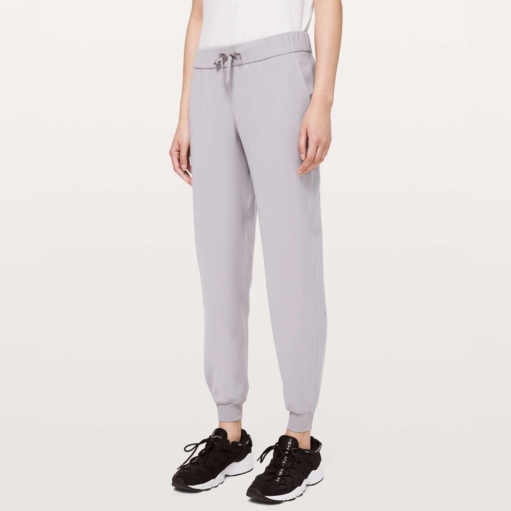 LULULEMON On The Fly Black Jogger Pants in Sliverscreen Size 6
